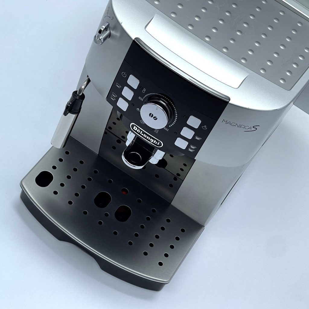 kavomashyna-delonghi-magnifica-s-silver-vidnovlena