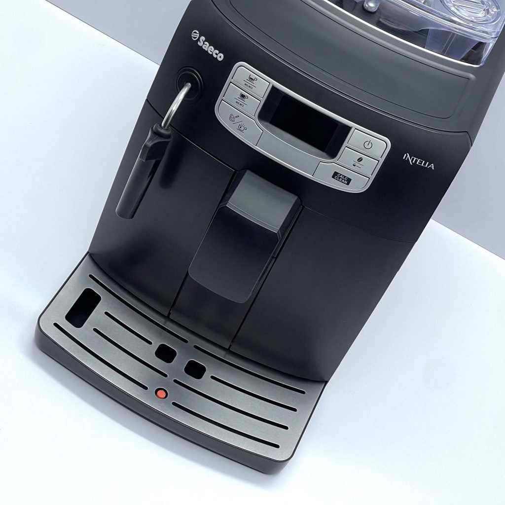 kavomashyna-saeco-intelia-black-vidnovlena