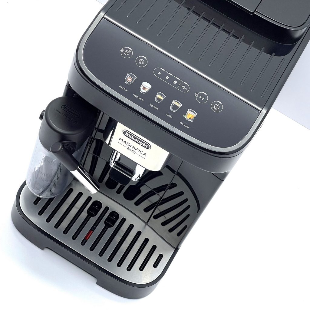 kavomashyna-b-v-delonghi-magnifica-evo-cappuccino-plus-black
