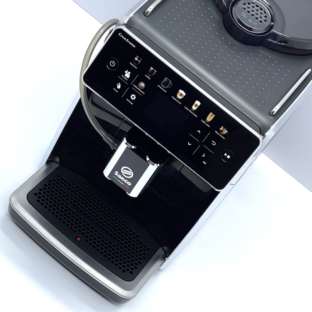 kavomashyna-b-v-saeco-granaroma-black