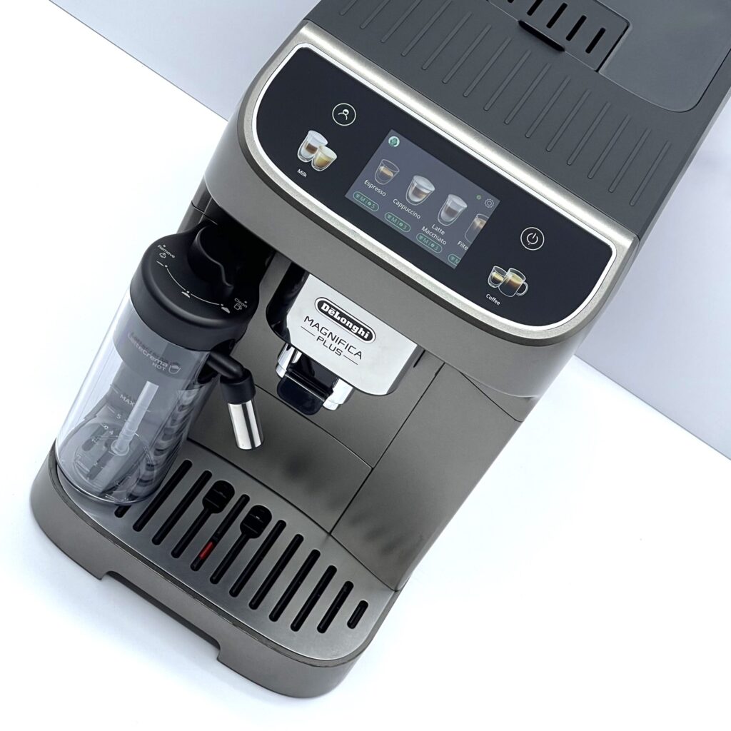 kavomashyna-b-v-delonghi-magnifica-plus-cappuccino-titan