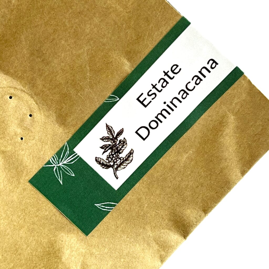 kava-v-zernakh-roov-estate-dominicana-1-kh
