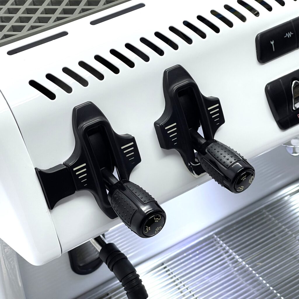 profesijna-kavomashyna-b-v-la-spaziale-s5-a2-white-vidnovlena